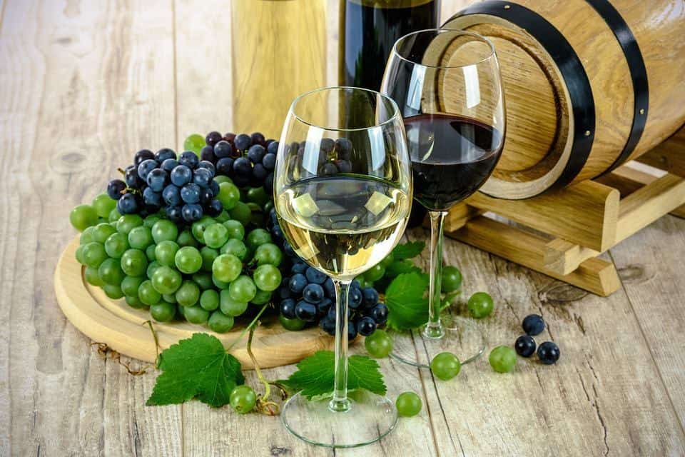 14 Top Santorini Wineries